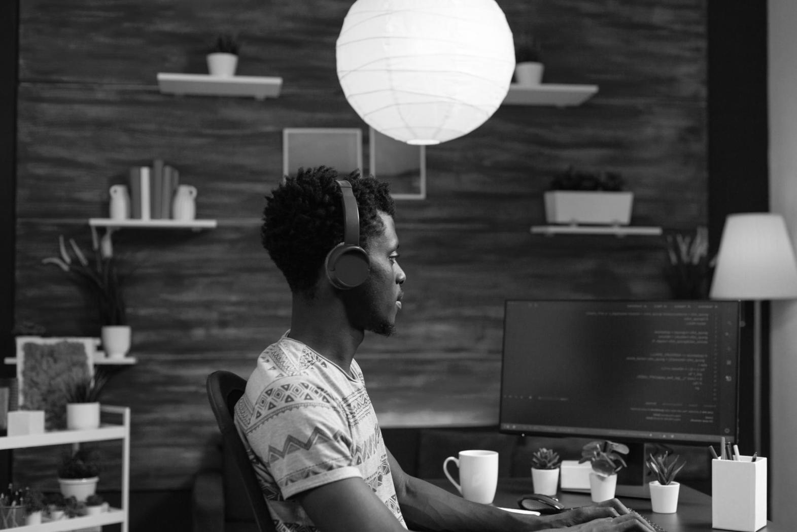 Modern expense management workspace